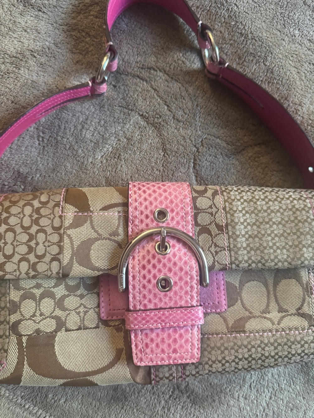 Coach Beige Signature Shoulder Bag with Pink Trim - Picture 5 of 5